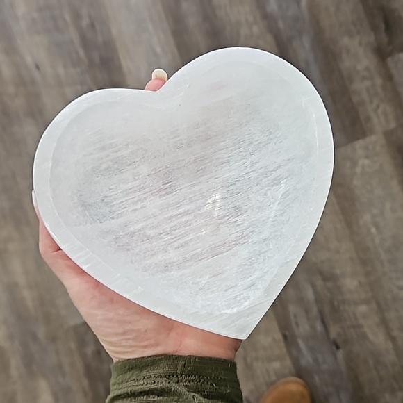 Selenite Charging Bowl Large Heart - Picture 3 of 5